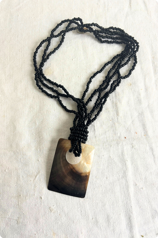 Black chunky bead shell necklace