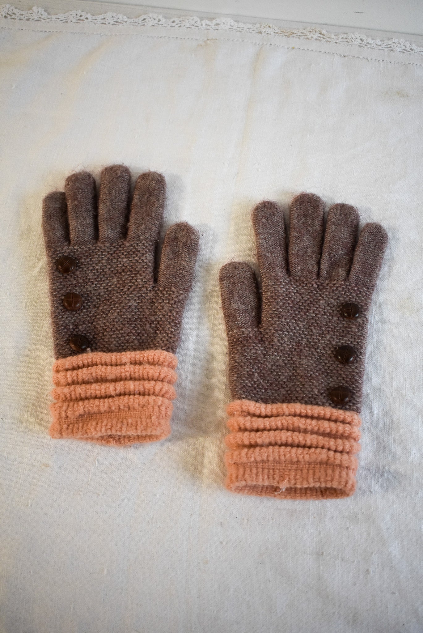 Super cute vintage handknit gloves