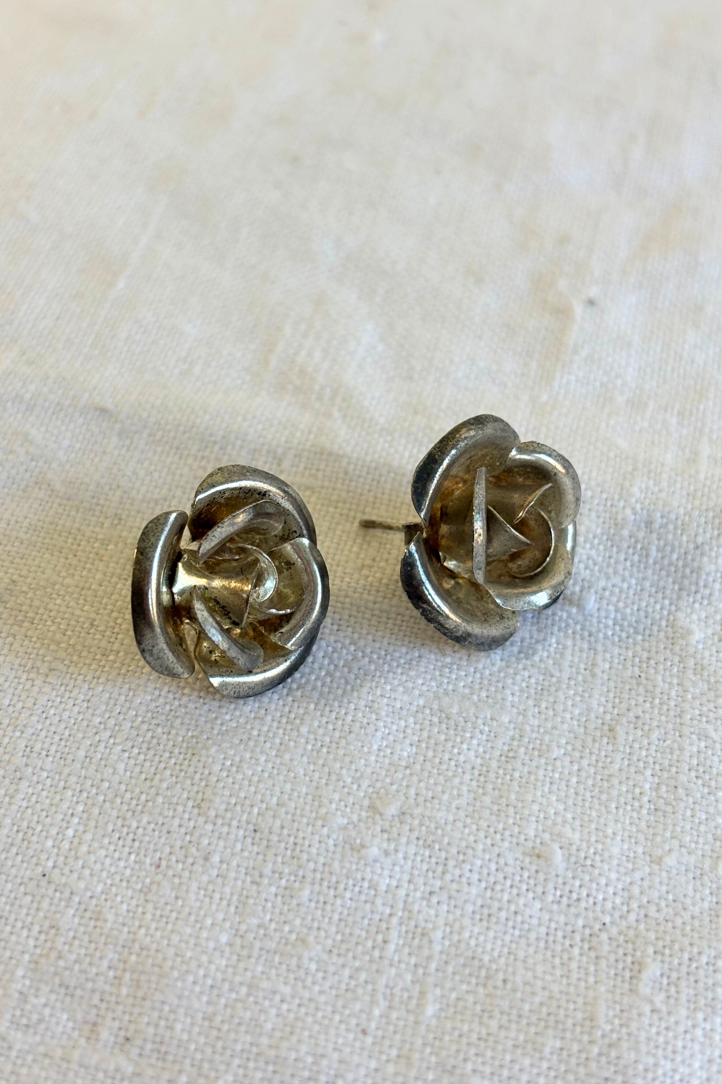 Metal rose earrings
