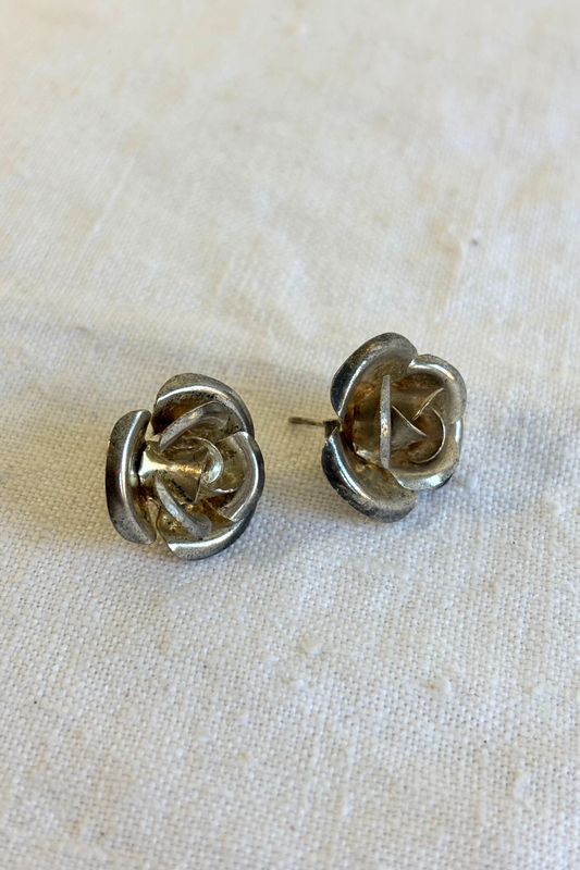 Metal rose earrings
