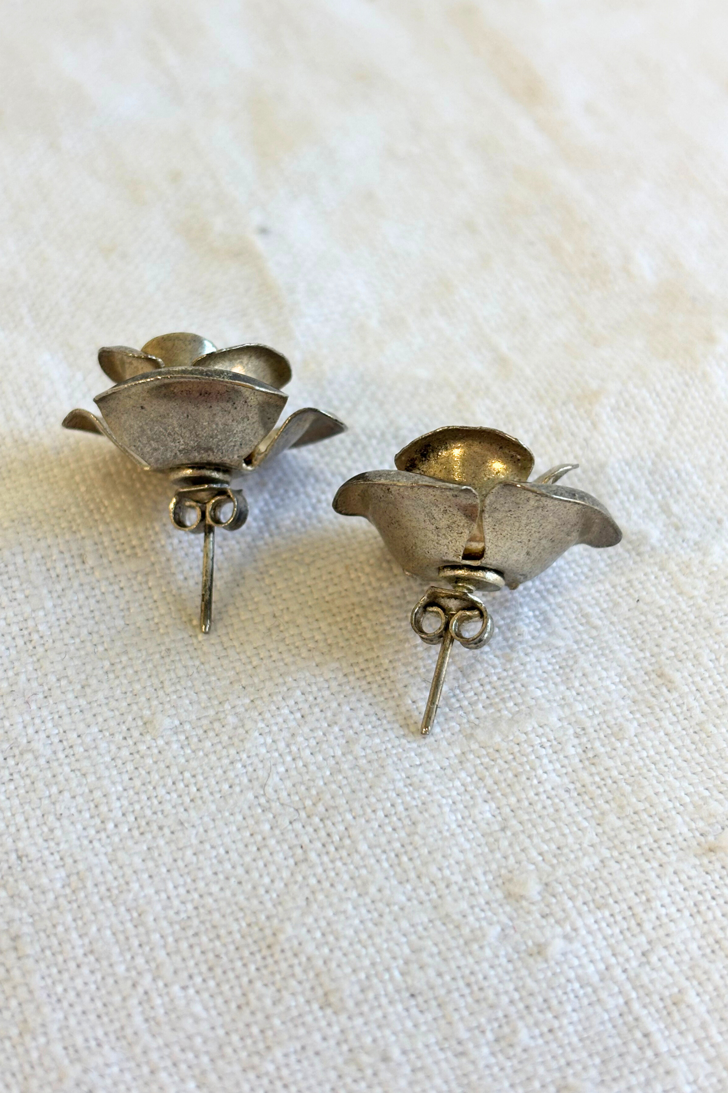 Metal rose earrings