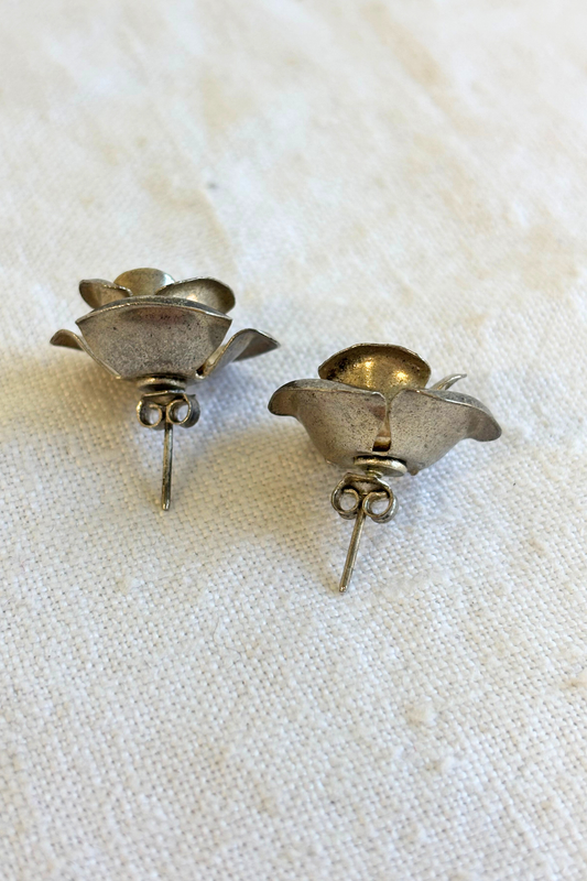 Metal rose earrings