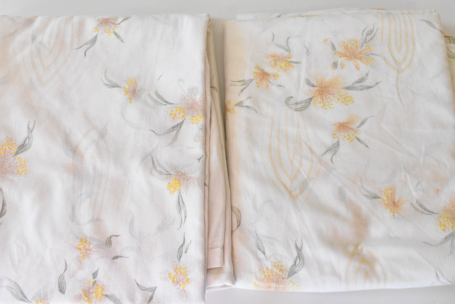 2 Retro queensize flat sheets