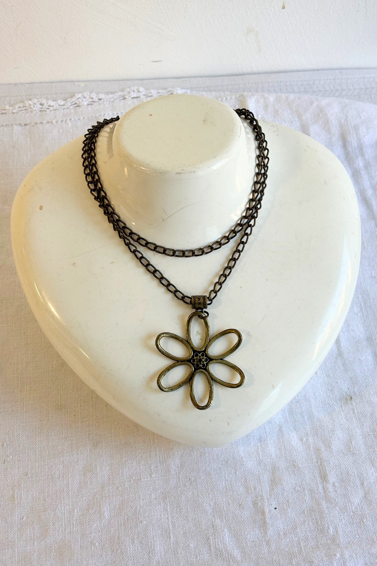Cute daisy chain necklace