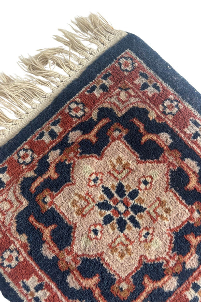 Mini wool rug placemat