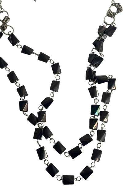 Black twisted squares necklace