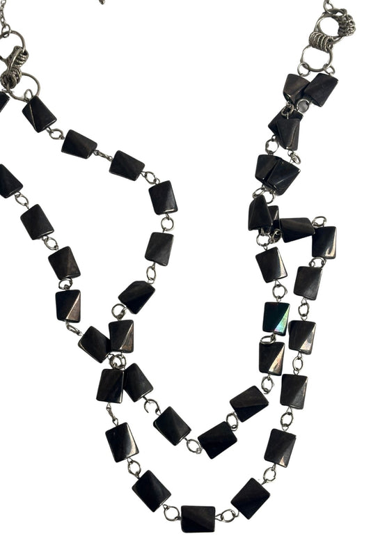 Black twisted squares necklace