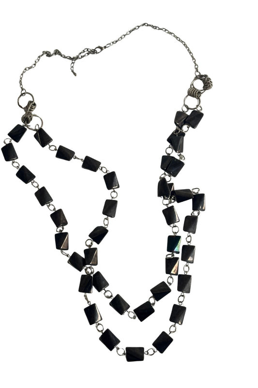 Black twisted squares necklace