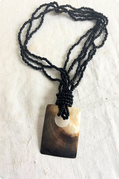 Black chunky bead shell necklace