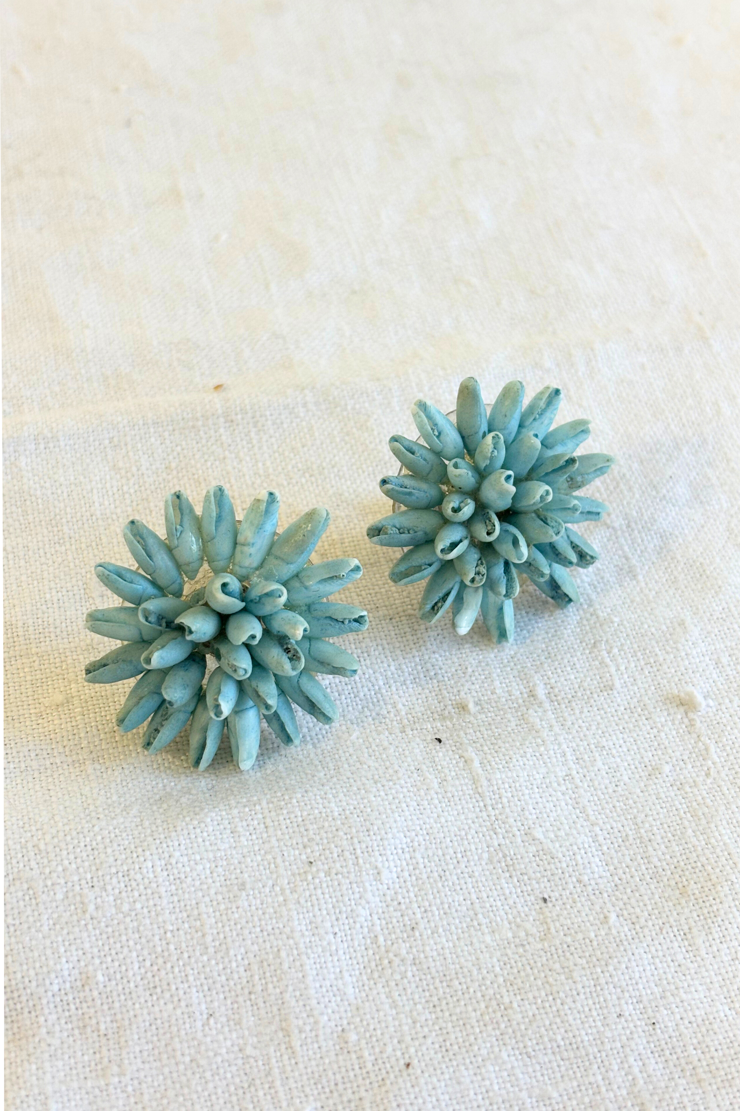Vintage shell flower screw on earrings