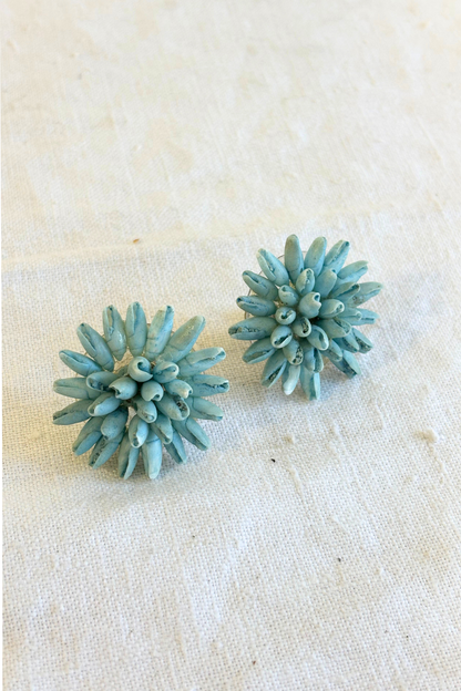 Vintage shell flower screw on earrings
