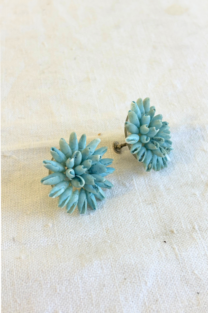 Vintage shell flower screw on earrings
