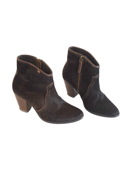 Vanilla moon fur boots, 36