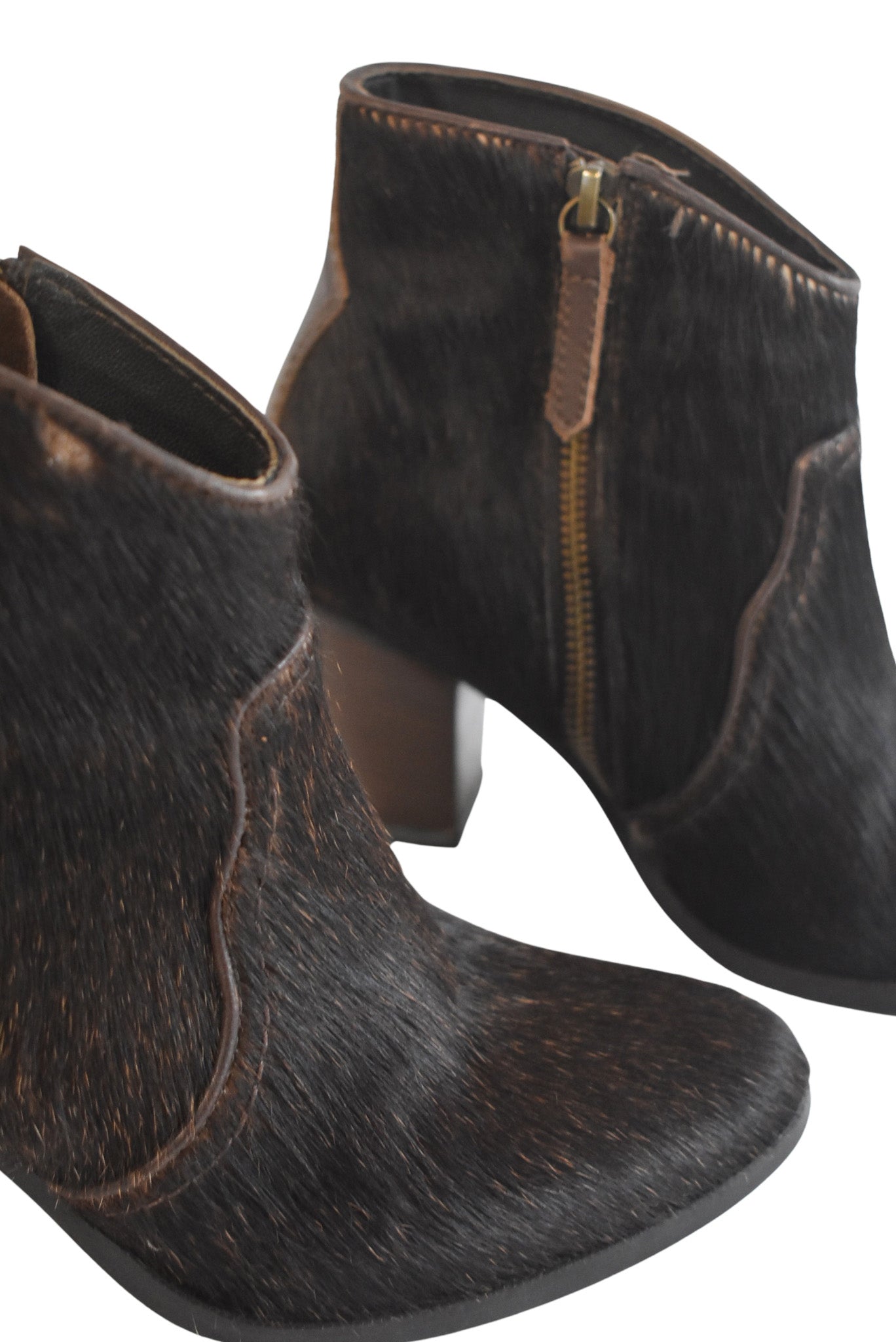 Vanilla moon fur boots, 36