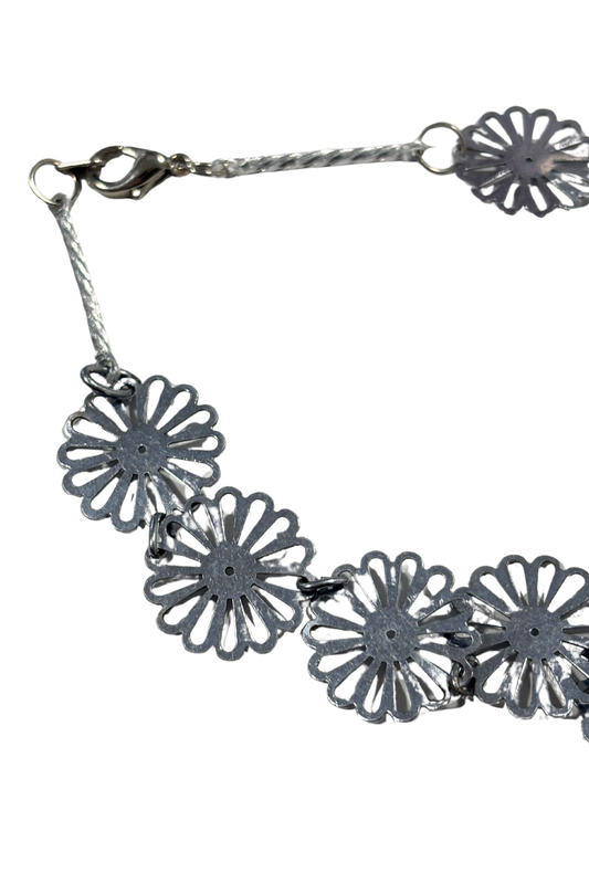 Daisy chain necklace