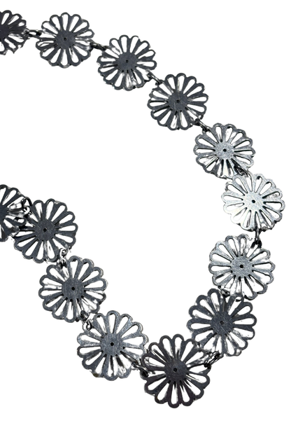 Daisy chain necklace