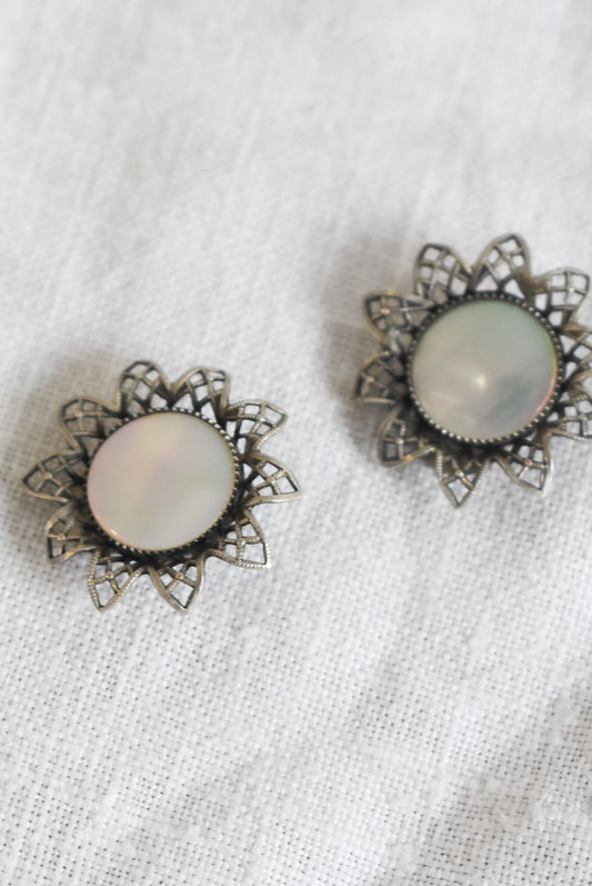 Vintage pearlescent flower clip-on earrings