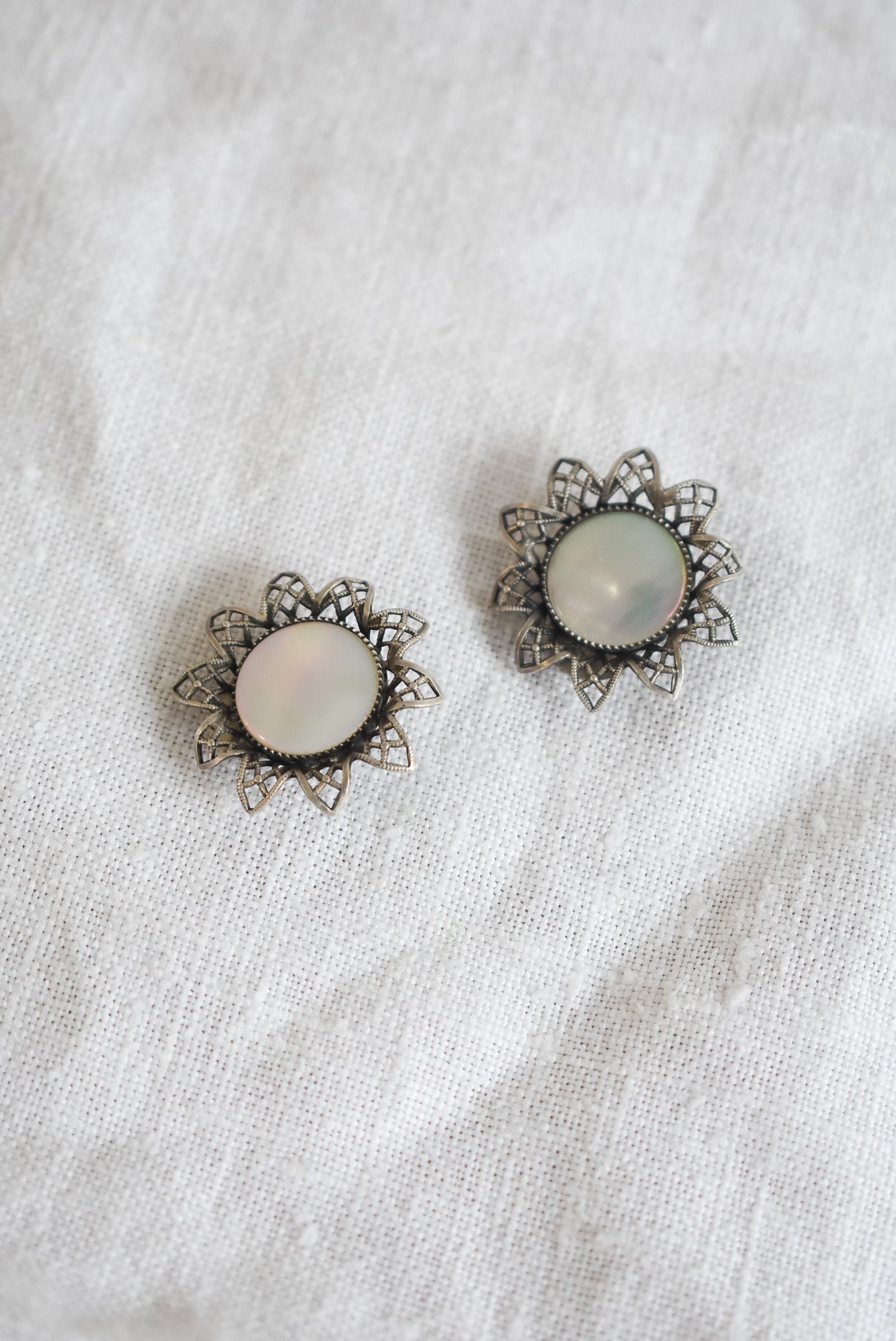 Vintage pearlescent flower clip-on earrings