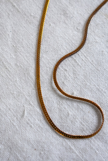Delicate golden S-chain necklace
