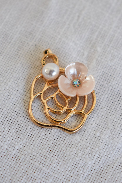 Flower and pearl pendant