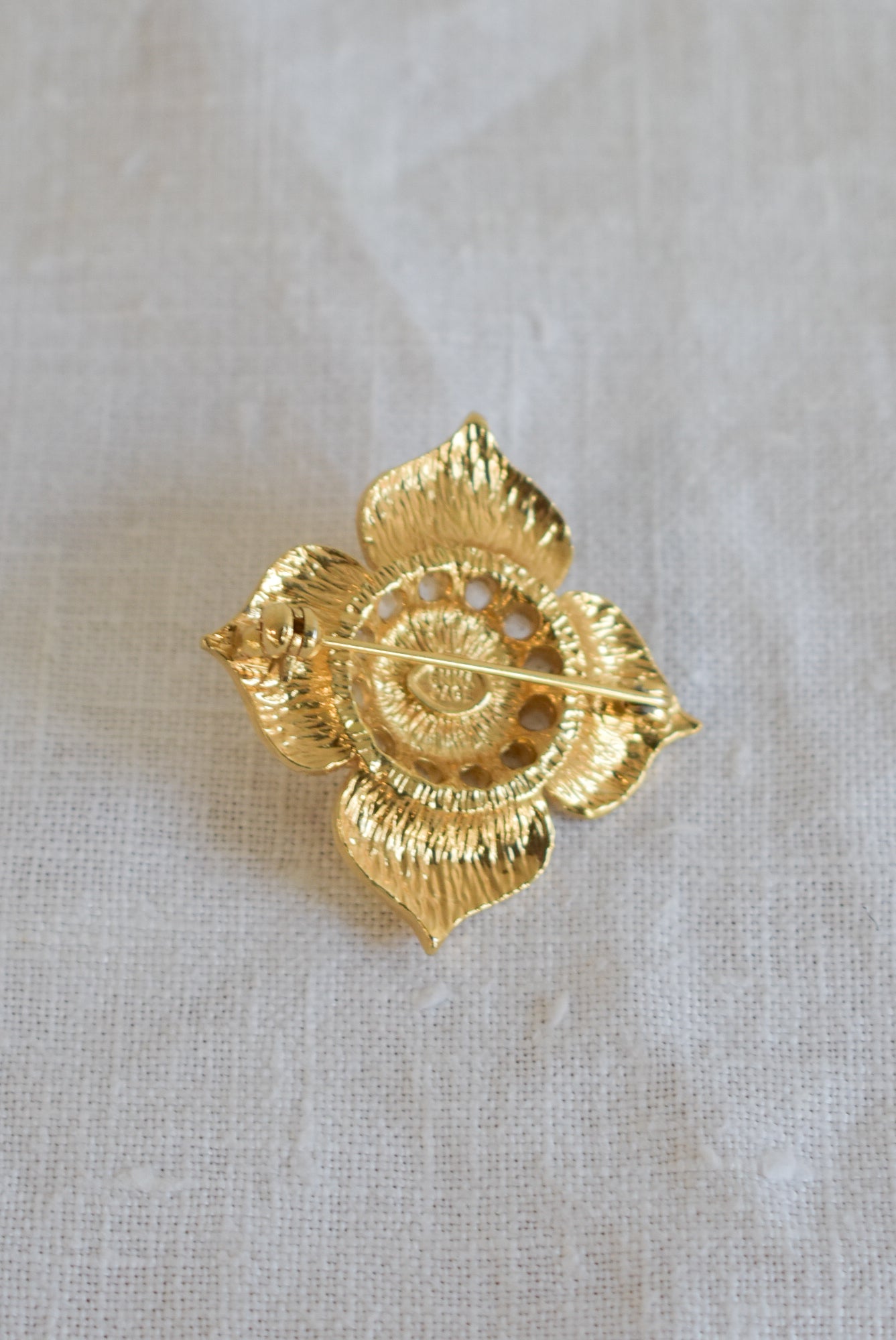 Beautiful golden flower pearl brooch