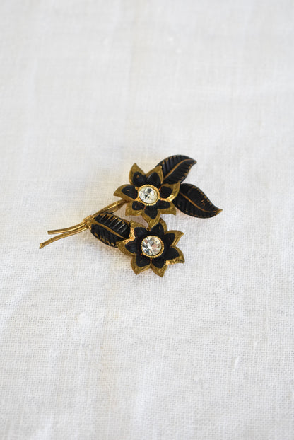 Bunch of flowers golden brooch