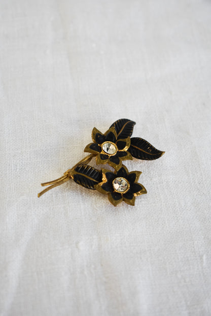 Bunch of flowers golden brooch