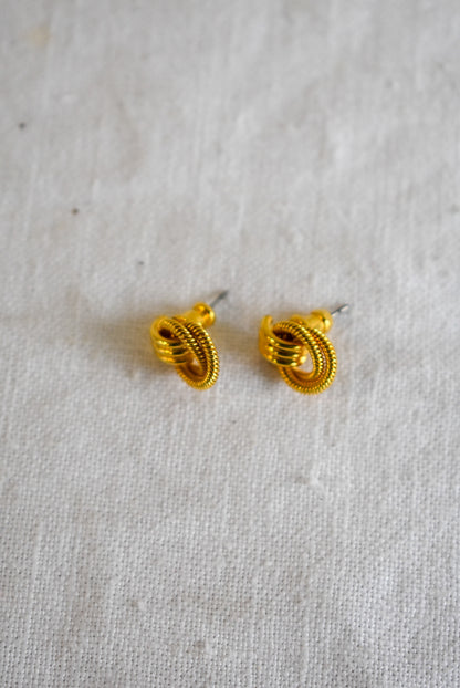 Golden knot studs