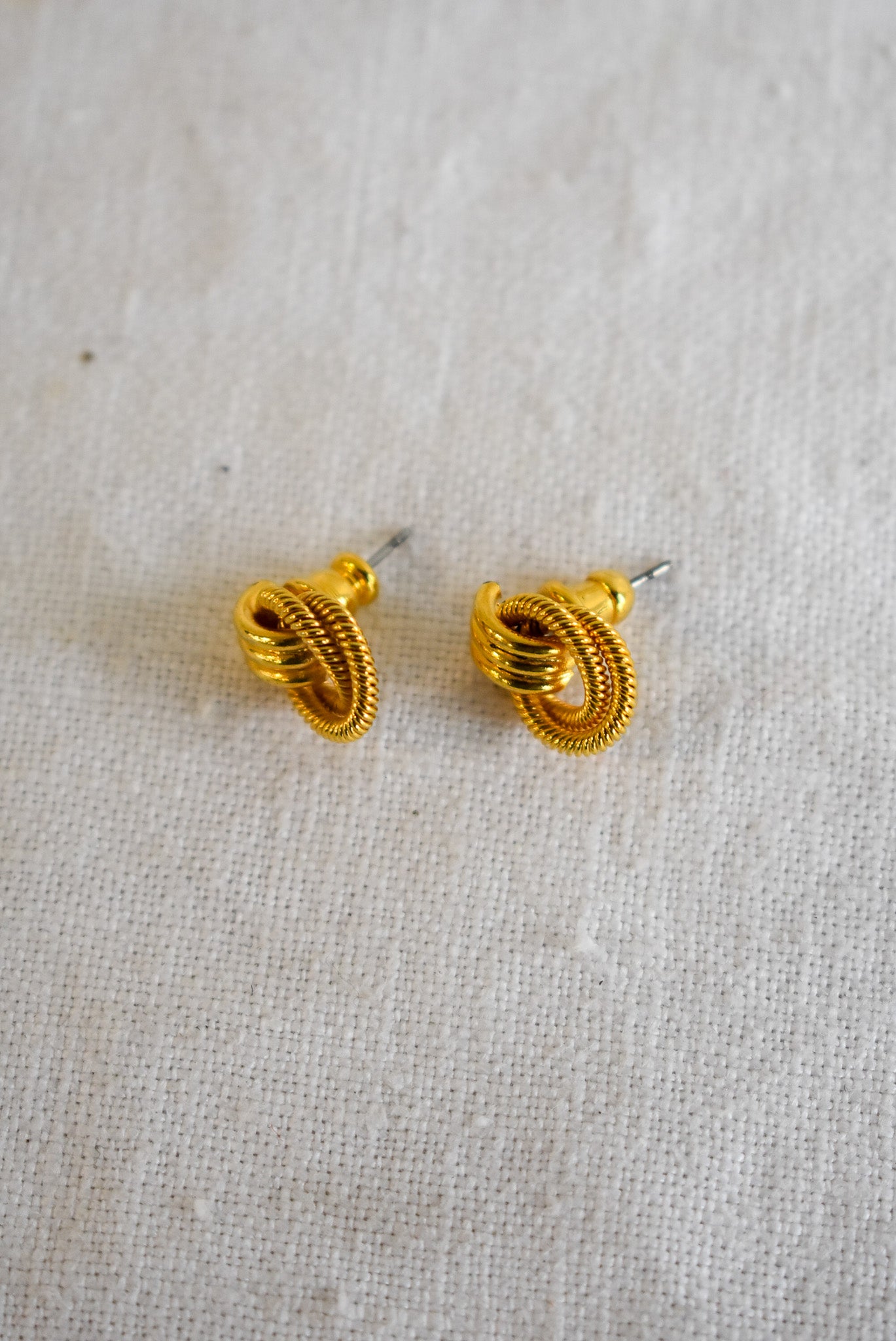 Golden knot studs