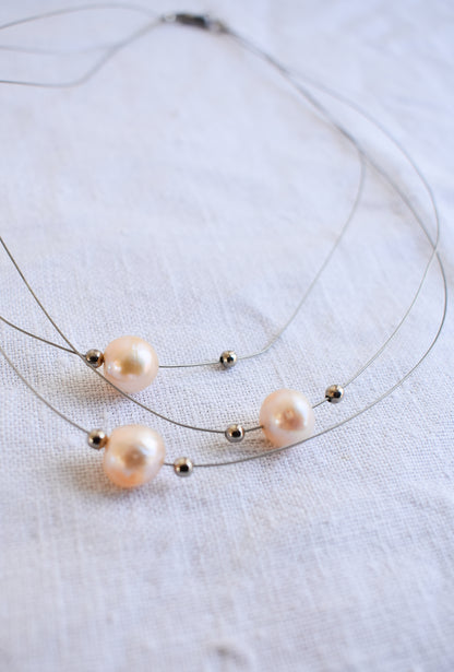 Gorgeous cultured pearl silver bead wire necklace